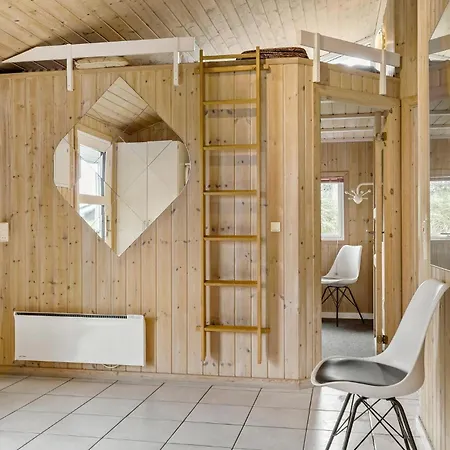 Stunning In Henne With Sauna Сasa de vacaciones Henne Strand