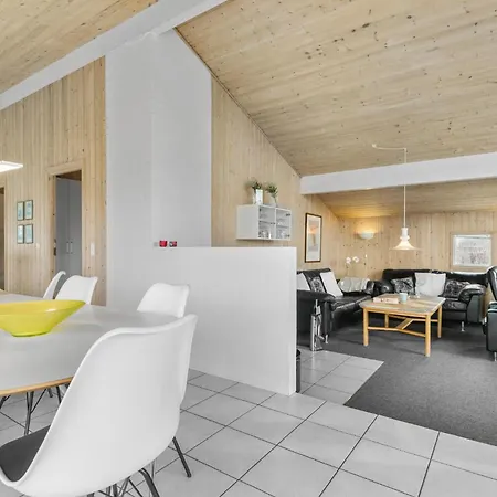 Vakantiehuis Stunning In Henne With Sauna *